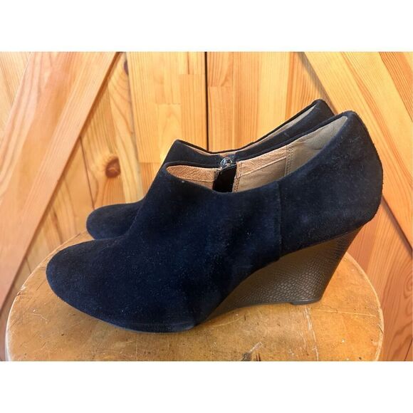 Clarks Artisan Cushion Boots 10M Black Suede Zip Up Wedge Ankle Boot - Picture 1 of 10